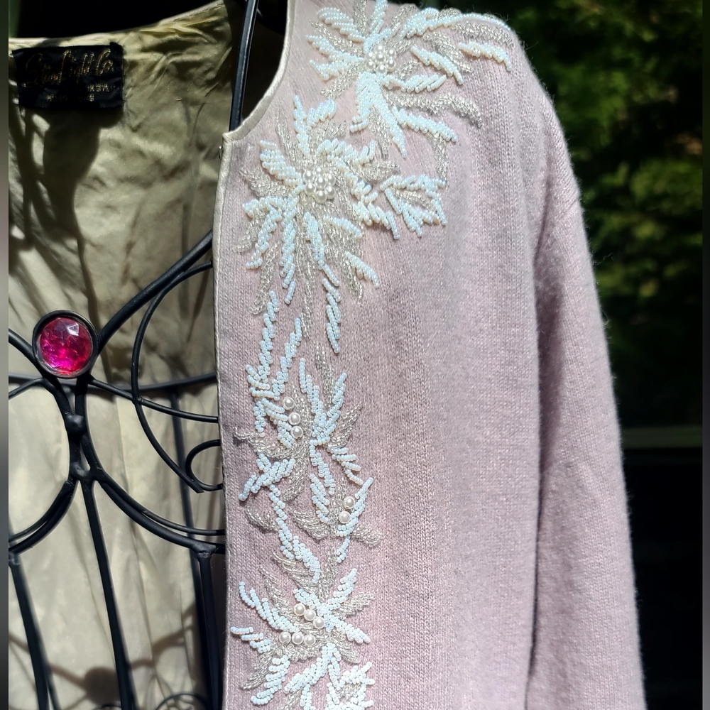 🎉HOST PICK🎊Star Light Co. Vintage lavender embroidered & lined sweater szS - Picture 2 of 13